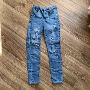 Distressed skinny jeans